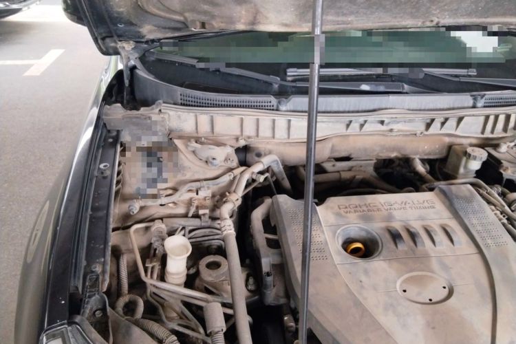 Used Bestune B90 2012 2.0L Automatic Luxury Edition Engine Bay Right