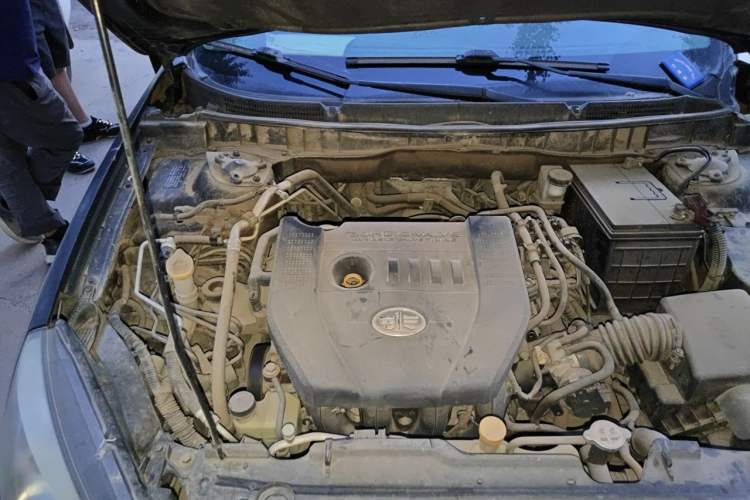 Used Bestune B90 2012 2.0L Automatic Luxury Edition Engine Bay Right