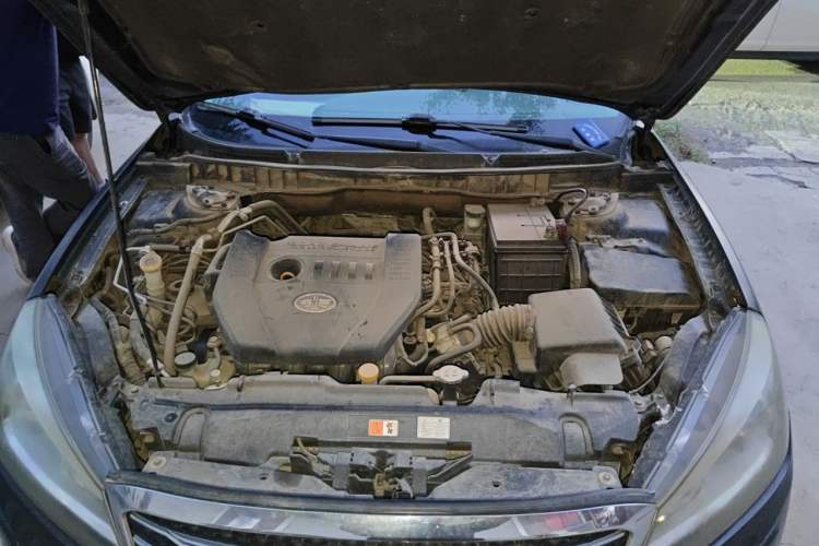 Used Bestune B90 2012 2.0L Automatic Luxury Edition Engine Bay