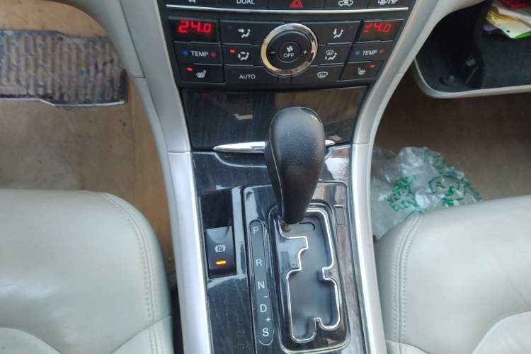 Used Bestune B90 2012 2.0L Automatic Luxury Edition Gear Lever