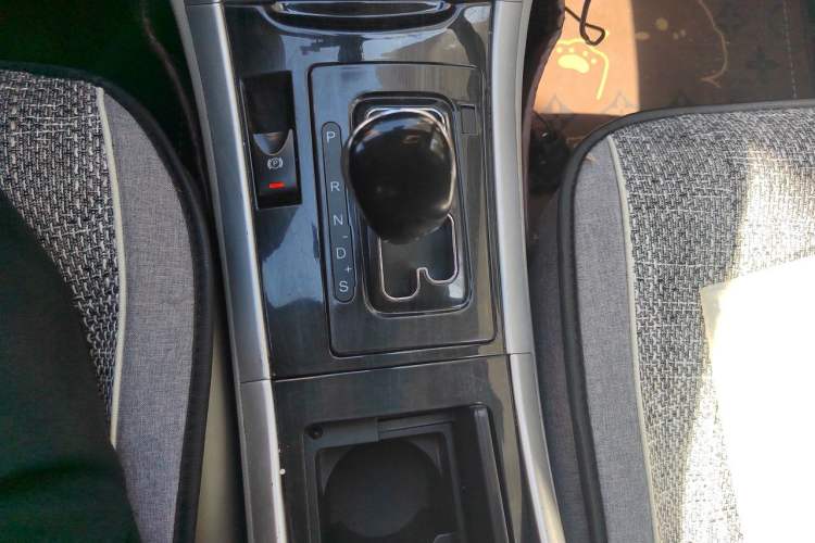 Used Bestune B90 2012 2.0L automatic comfort version Gear Lever