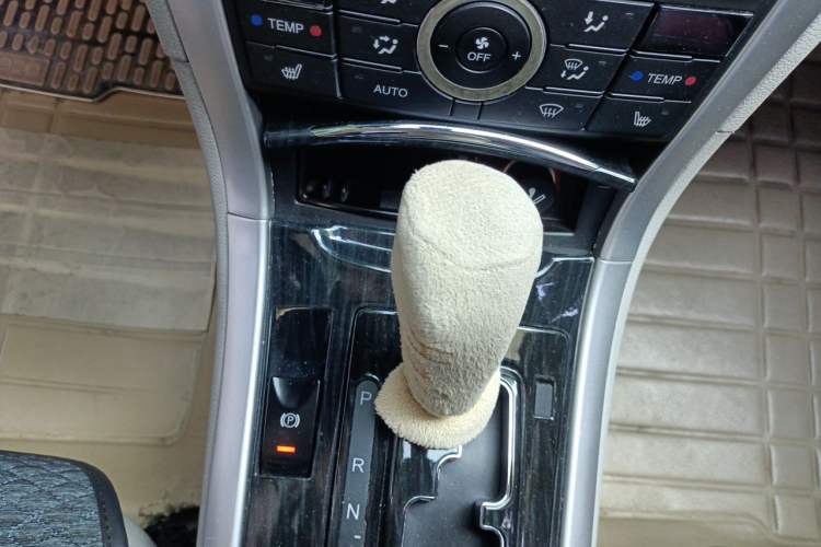 Used Bestune B90 2012 2.0L Automatic Luxury Edition Gear Lever