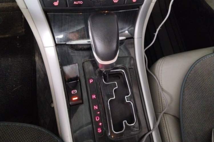 Used Bestune B90 2012 2.0L Automatic Luxury Edition Gear Lever