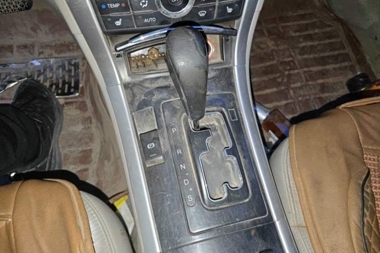 Used Bestune B90 2012 2.0L Automatic Luxury Edition Gear Lever