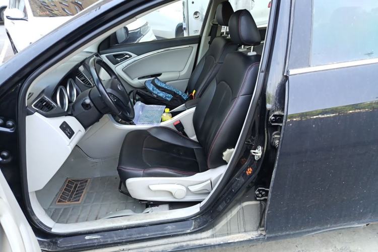 Used Bestune B90 2012 2.0L automatic comfort version Left Front Seat