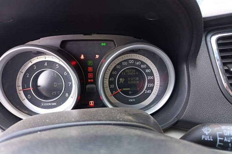 Used Bestune B90 2012 2.0L automatic comfort version Odometer Close Up