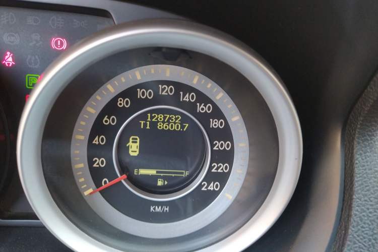 Used Bestune B90 2012 2.0L Automatic Luxury Edition Odometer Close Up