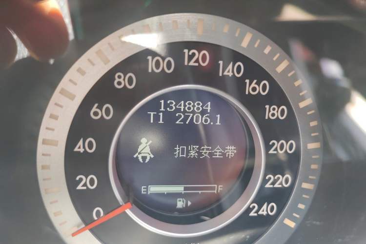 Used Bestune B90 2012 2.0L automatic comfort version Odometer Close Up