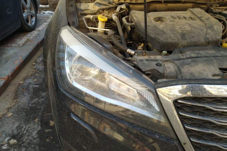 Used Bestune B90 2012 2.0L Automatic Luxury Edition Right Front Headlight