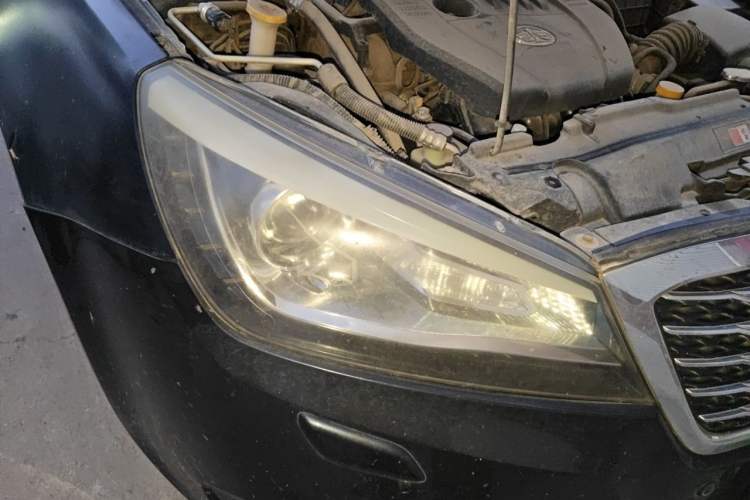 Used Bestune B90 2012 2.0L Automatic Luxury Edition Right Front Headlight