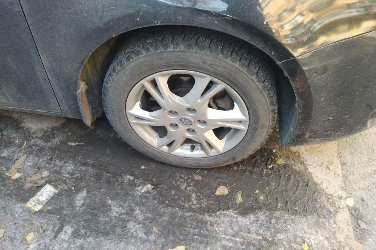 Used Bestune B90 2012 2.0L Automatic Luxury Edition Right Front Wheel Hub