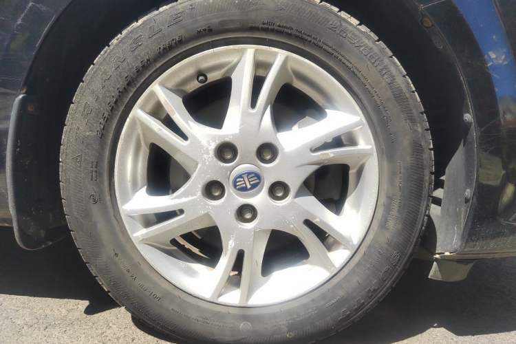 Used Bestune B90 2012 2.0L automatic comfort version Right Front Wheel Hub