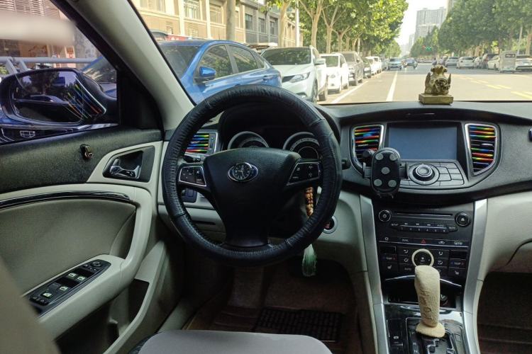 Used Bestune B90 2012 2.0L Automatic Luxury Edition Steering Wheel