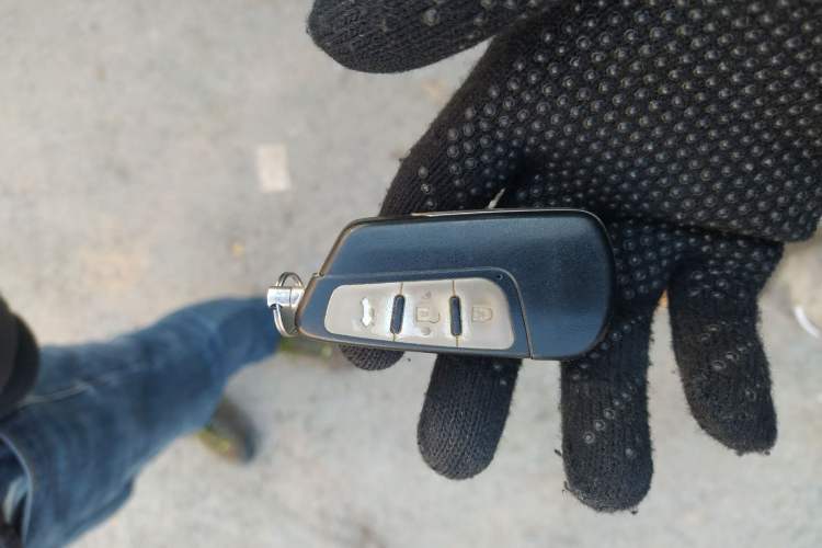 Used Bestune B90 2012 2.0L Automatic Luxury Edition Vehicle Key