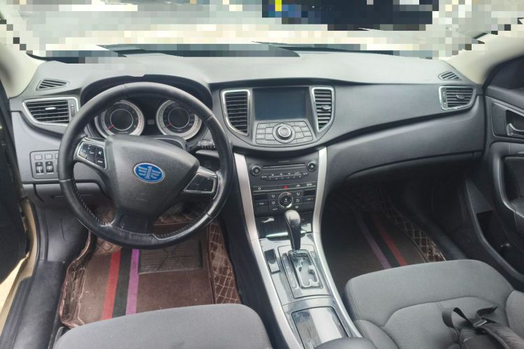 Used Bestune B90 2012 2.0L automatic comfort version Center Console