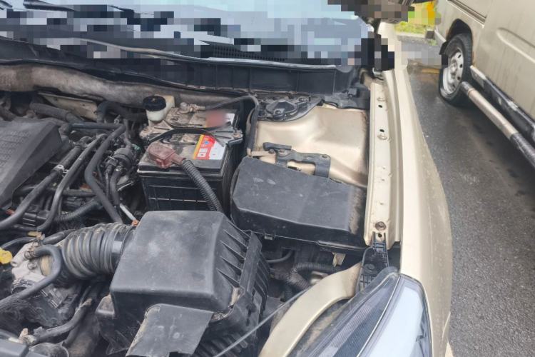 Used Bestune B90 2012 2.0L automatic comfort version Engine Bay Left