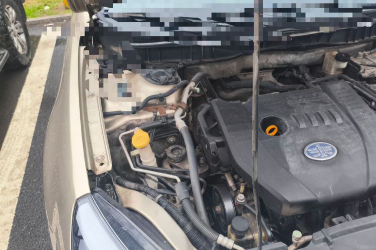 Used Bestune B90 2012 2.0L automatic comfort version Engine Bay Right