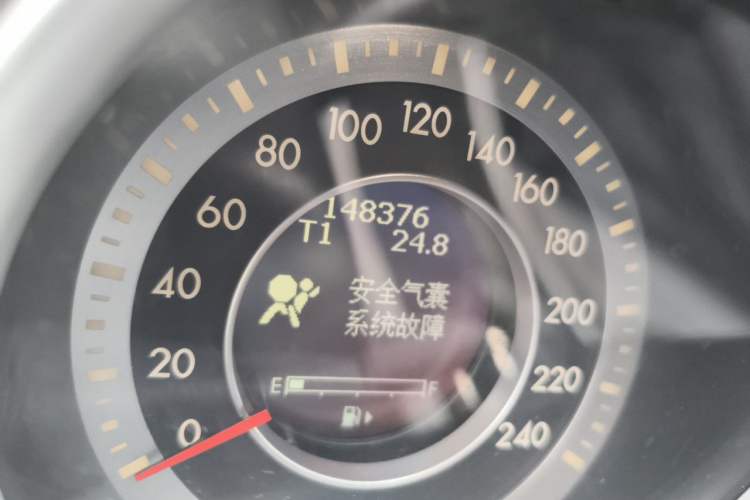Used Bestune B90 2012 2.0L automatic comfort version Odometer Close Up