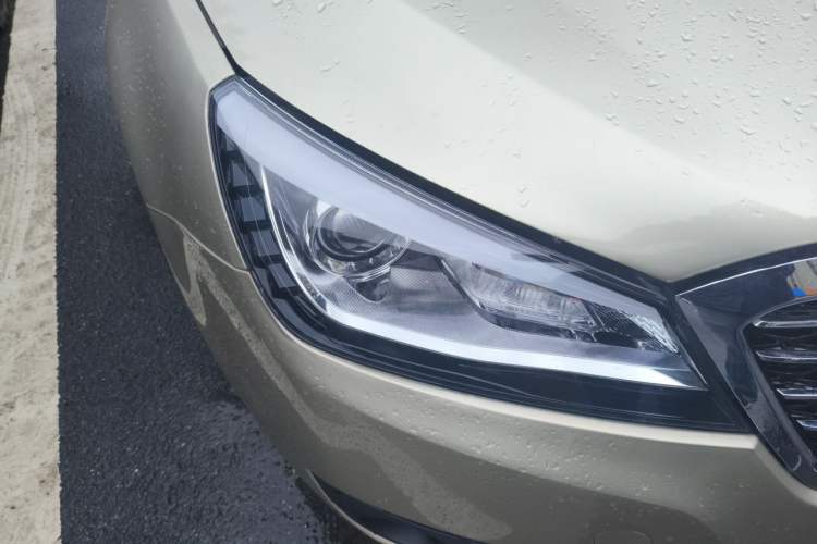 Used Bestune B90 2012 2.0L automatic comfort version Right Front Headlight