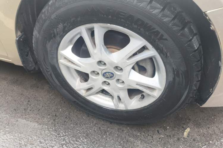 Used Bestune B90 2012 2.0L automatic comfort version Right Front Wheel Hub