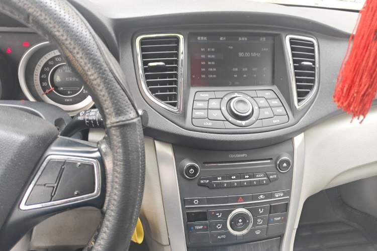 Used Bestune B90 2012 2.0L manual Comfort trim level Audio And AC Panel