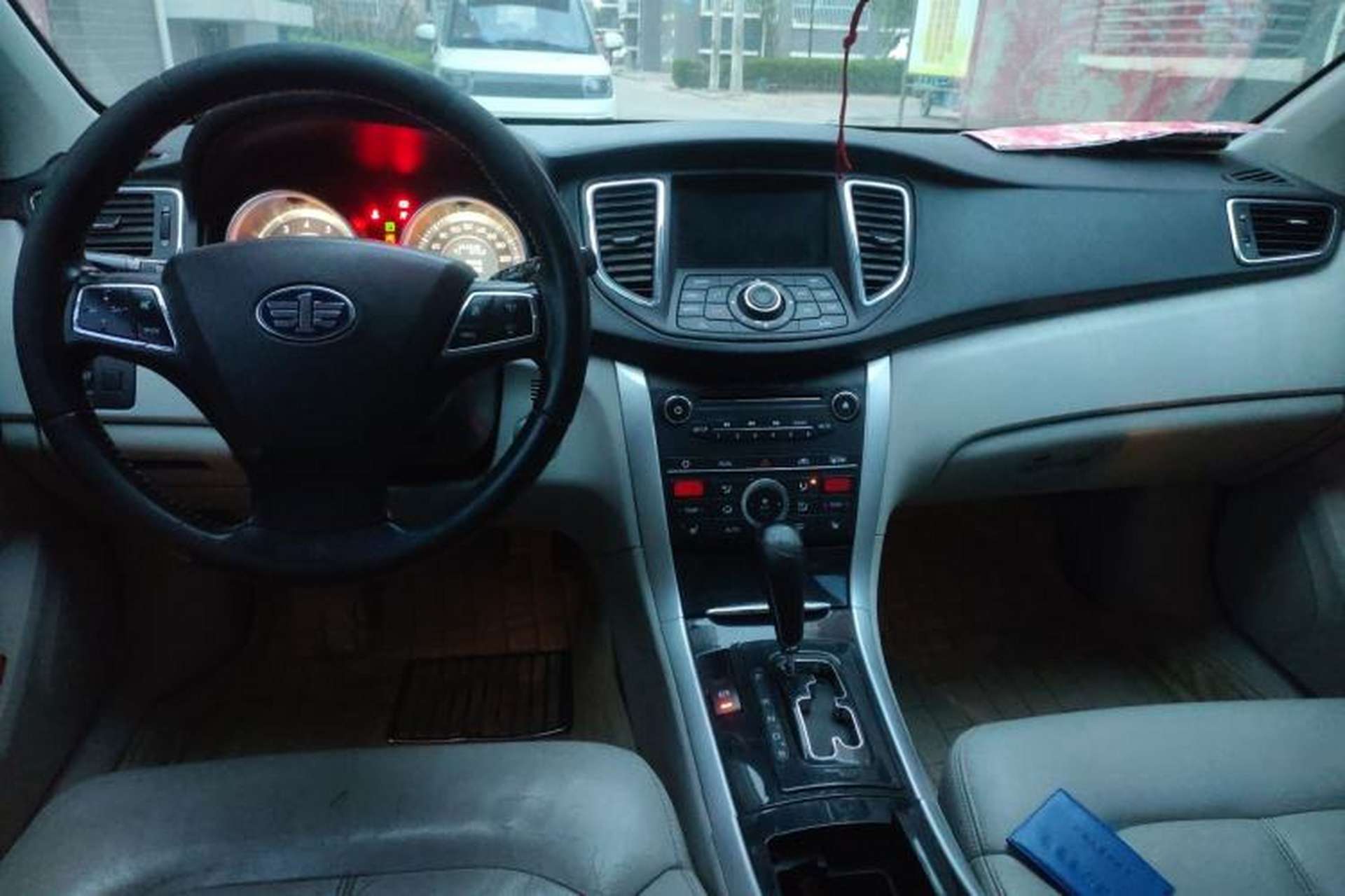 Used Bestune B90 2012 2.0L Automatic Luxury Edition Center Console