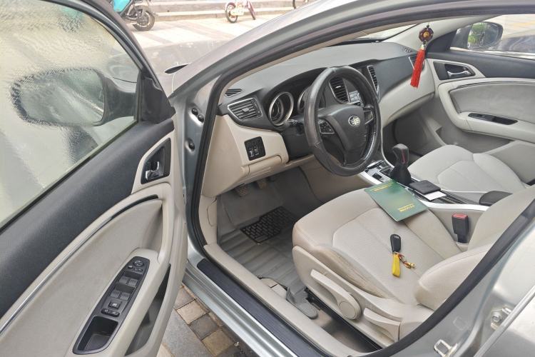 Used Bestune B90 2012 2.0L manual Comfort trim level Driver Seat