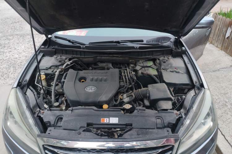 Used Bestune B90 2012 2.0L Automatic Luxury Edition Engine Bay