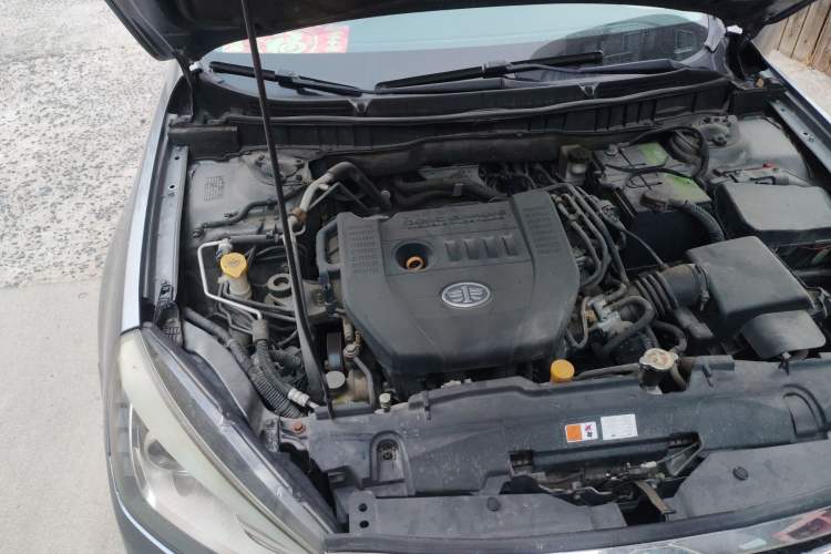 Used Bestune B90 2012 2.0L Automatic Luxury Edition Engine Bay Right
