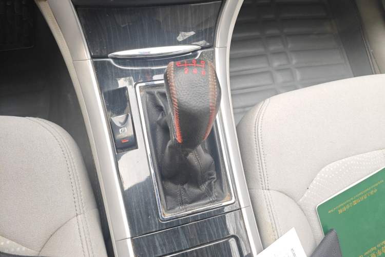 Used Bestune B90 2012 2.0L manual Comfort trim level Gear Lever