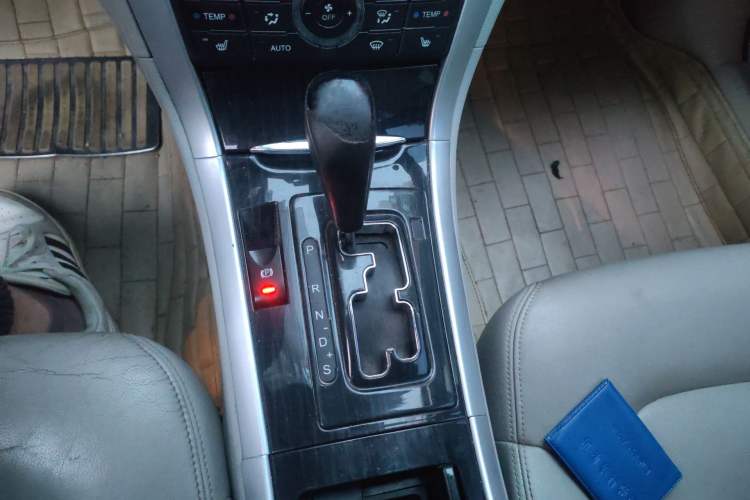 Used Bestune B90 2012 2.0L Automatic Luxury Edition Gear Lever