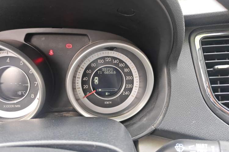 Used Bestune B90 2012 2.0L manual Comfort trim level Odometer Close Up