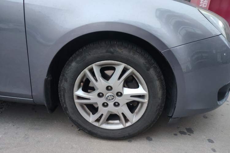 Used Bestune B90 2012 2.0L Automatic Luxury Edition Right Front Wheel Hub