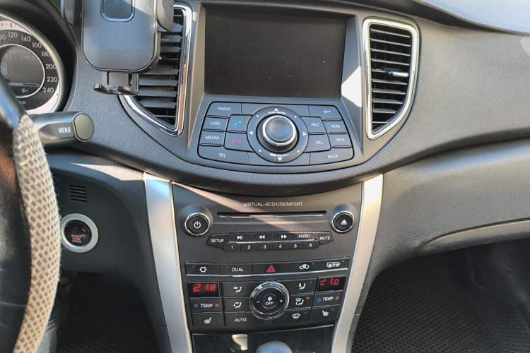 Used Bestune B90 2012 2.0L Automatic Luxury Edition Audio And AC Panel