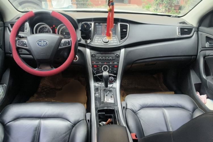 Used Bestune B90 2012 2.0L automatic navigation version Center Console