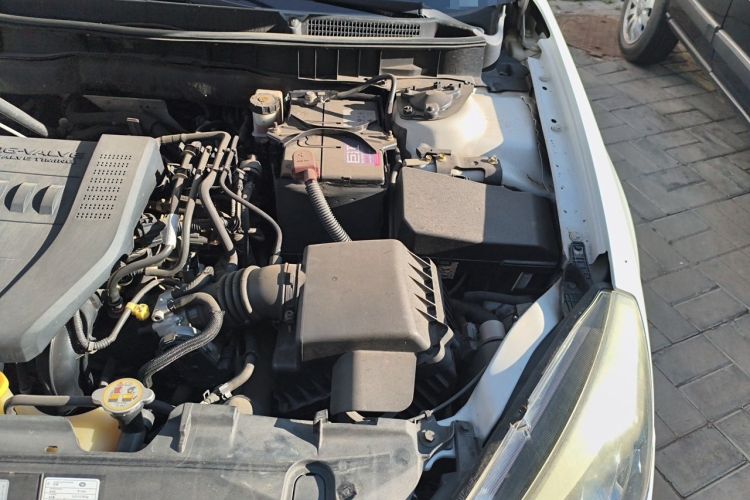Used Bestune B90 2012 2.0L Automatic Luxury Edition Engine Bay Left