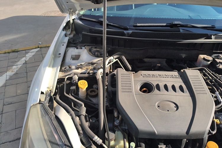 Used Bestune B90 2012 2.0L Automatic Luxury Edition Engine Bay Right