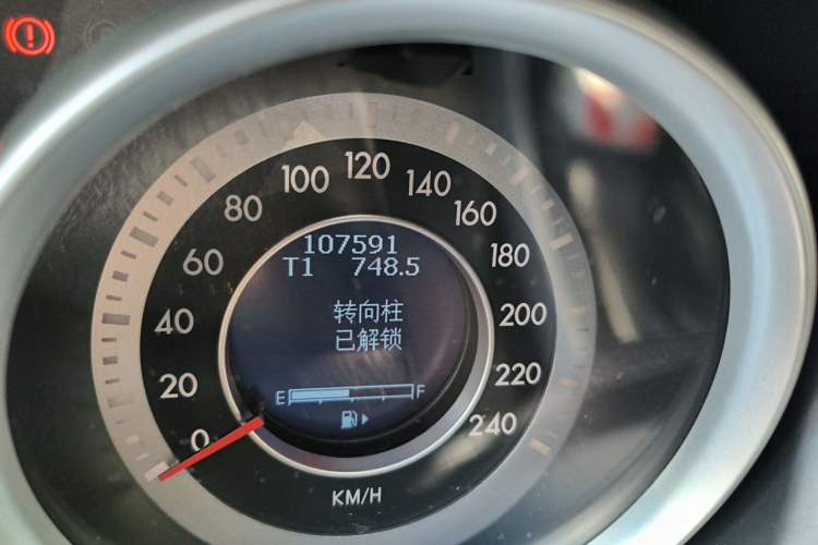 Used Bestune B90 2012 2.0L Automatic Luxury Edition Odometer Close Up