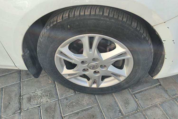 Used Bestune B90 2012 2.0L Automatic Luxury Edition Right Front Wheel Hub