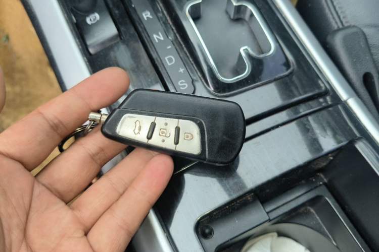 Used Bestune B90 2012 2.0L automatic navigation version Vehicle Key