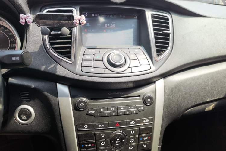 Used Bestune B90 2014 1.8T Automatic Luxury Model Audio And AC Panel