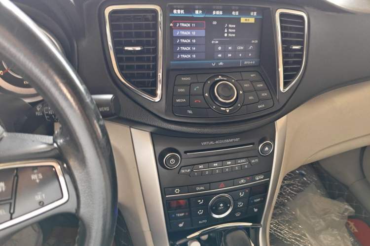 Used Bestune B90 2014 1.8T Automatic Luxury Model Audio And AC Panel