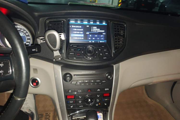 Used Bestune B90 2014 1.8T Automatic Flagship Model Audio And AC Panel