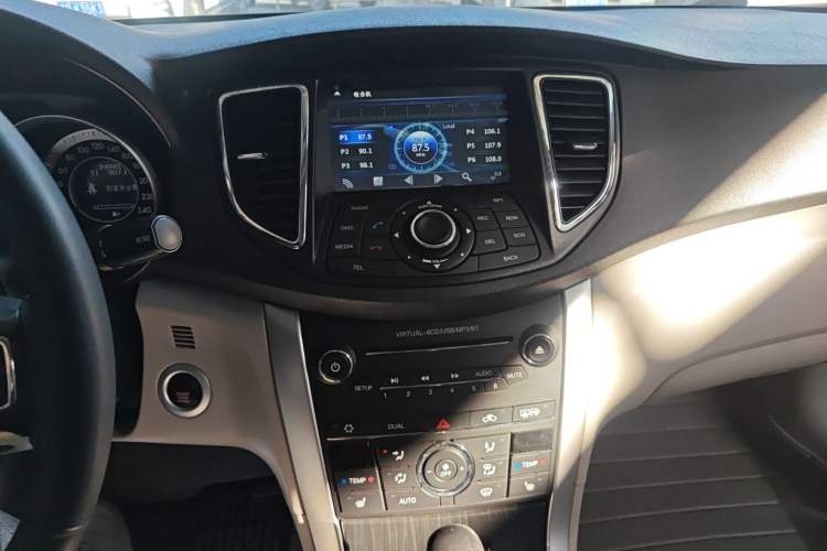 Used Bestune B90 2014 1.8T Automatic Luxury Model Audio And AC Panel