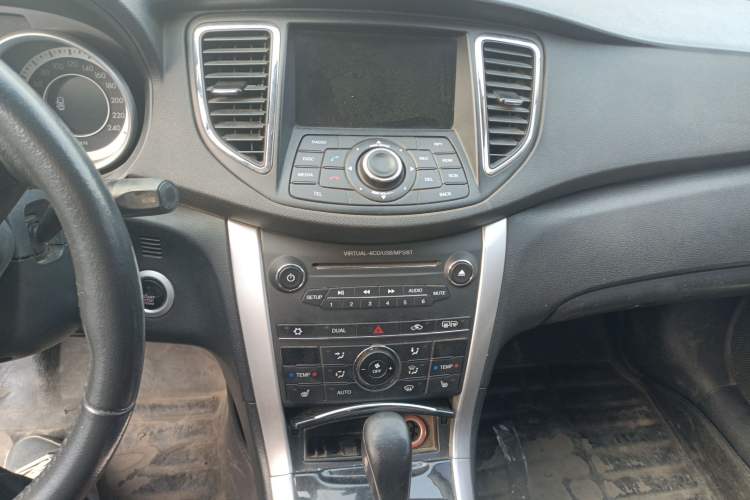 Used Bestune B90 2014 1.8T Automatic Luxury Model Audio And AC Panel