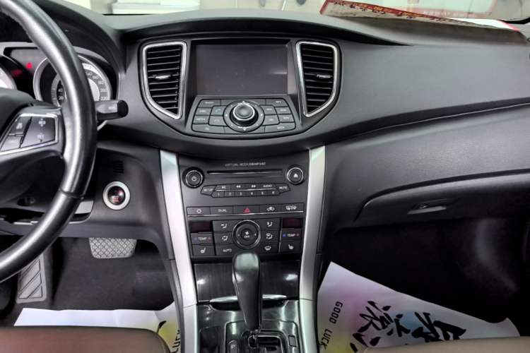 Used Bestune B90 2014 1.8T Automatic Luxury Model Audio And AC Panel