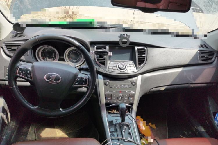 Used Bestune B90 2014 1.8T Automatic Luxury Model Center Console