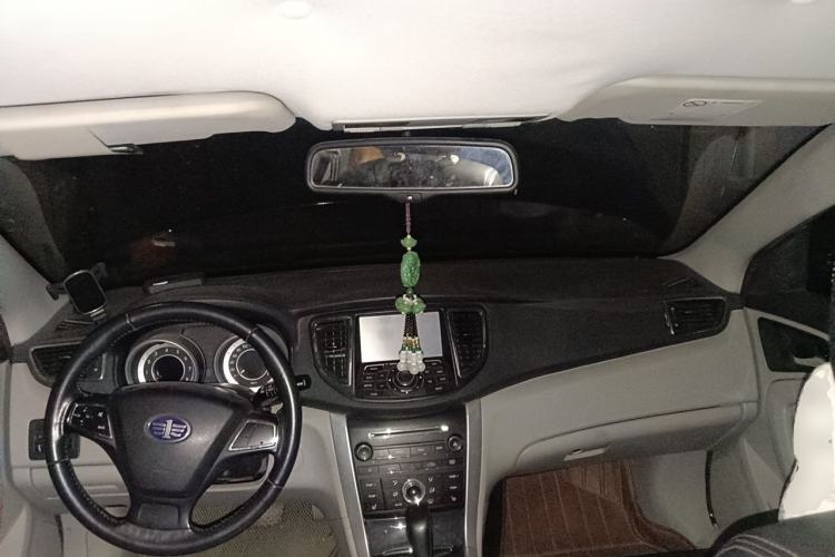 Used Bestune B90 2014 1.8T automatic comfort version Center Console