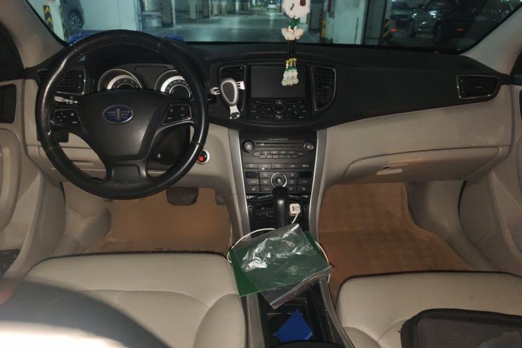 Used Bestune B90 2014 1.8T Automatic Flagship Model Center Console