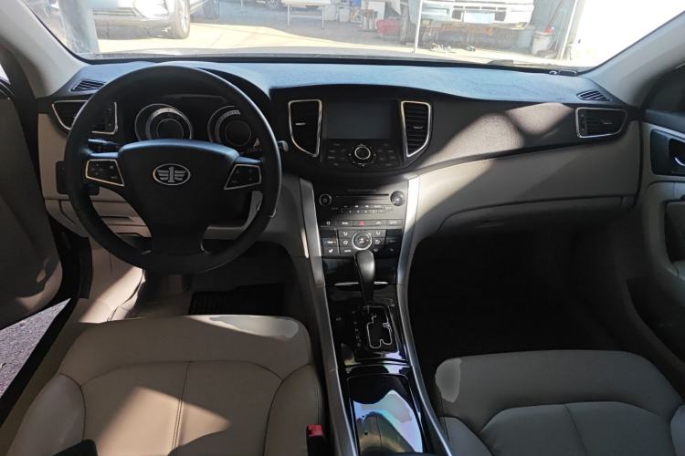 Used Bestune B90 2014 1.8T Automatic Luxury Model Center Console